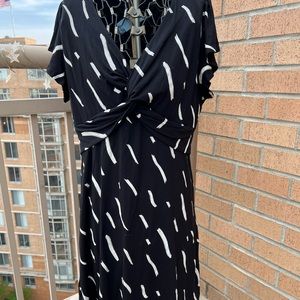 NWT! LOFT. Size LP. Super Cute Detailing